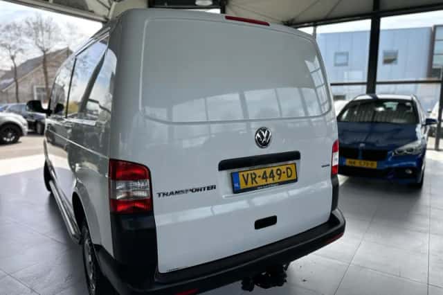 Volkswagen Transporter (2015) thumbnail 6