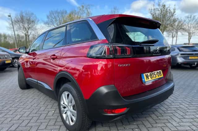 Peugeot 5008 (2021) thumbnail 2