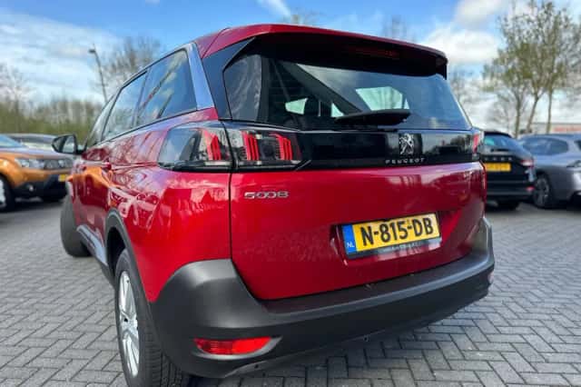 Peugeot 5008 (2021) thumbnail 3
