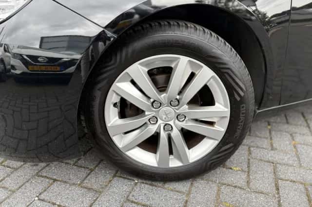 Peugeot 308 (2013) thumbnail 2