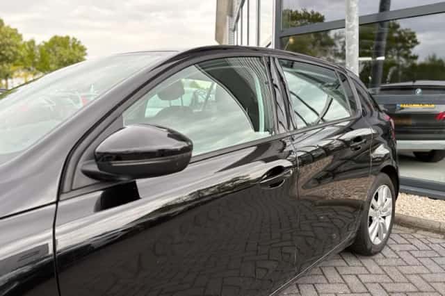 Peugeot 308 (2013) thumbnail 3