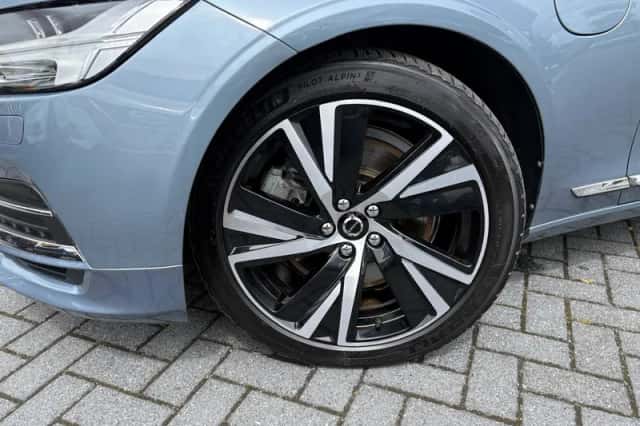 Volvo V90 (2017) thumbnail 2