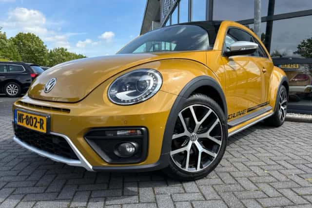 Volkswagen Beetle (2017) thumbnail 1