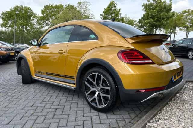 Volkswagen Beetle (2017) thumbnail 4