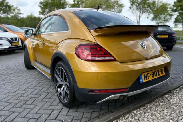 Volkswagen Beetle (2017) thumbnail 5