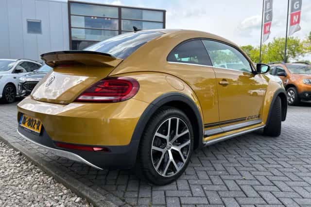 Volkswagen Beetle (2017) thumbnail 6