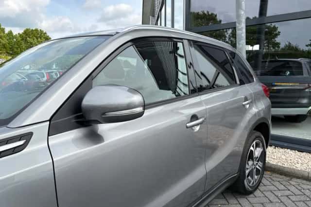 Suzuki Vitara (2018) thumbnail 3