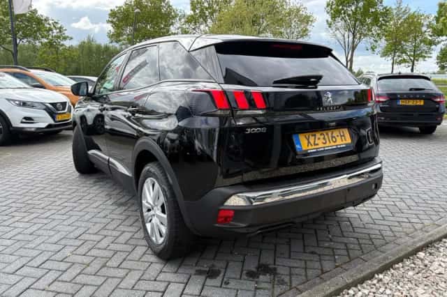 Peugeot 3008 (2019) thumbnail 4