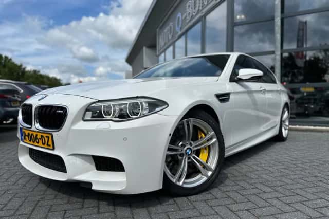 BMW 5-Serie (2015) thumbnail 1