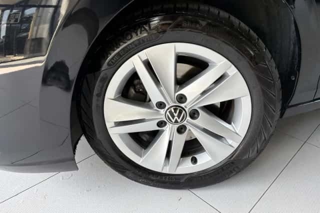 Volkswagen Golf (2021) thumbnail 3