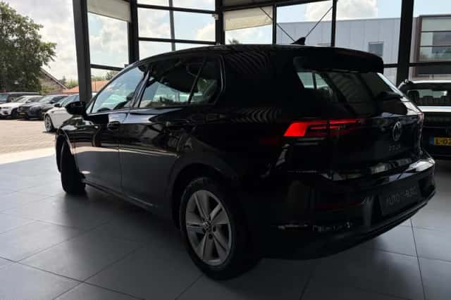 Volkswagen Golf (2021) thumbnail 4