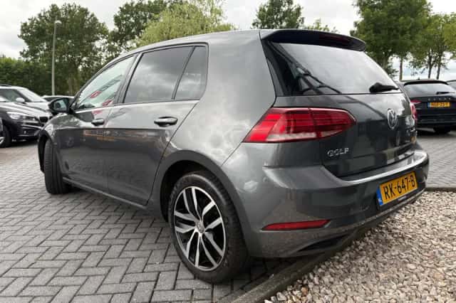 Volkswagen Golf (2017) thumbnail 4