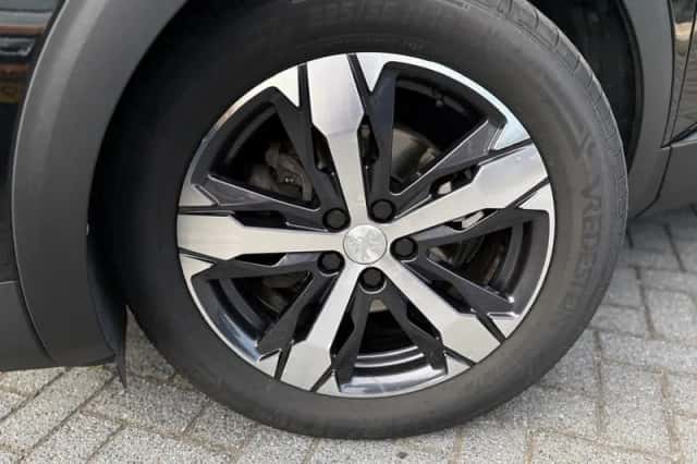 Peugeot 5008 (2023) thumbnail 2