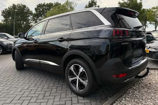Peugeot 5008 (2023) thumbnail 4