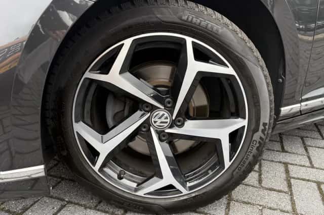 Volkswagen Passat (2020) thumbnail 2