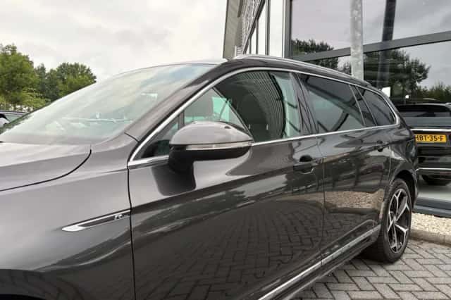Volkswagen Passat (2020) thumbnail 3