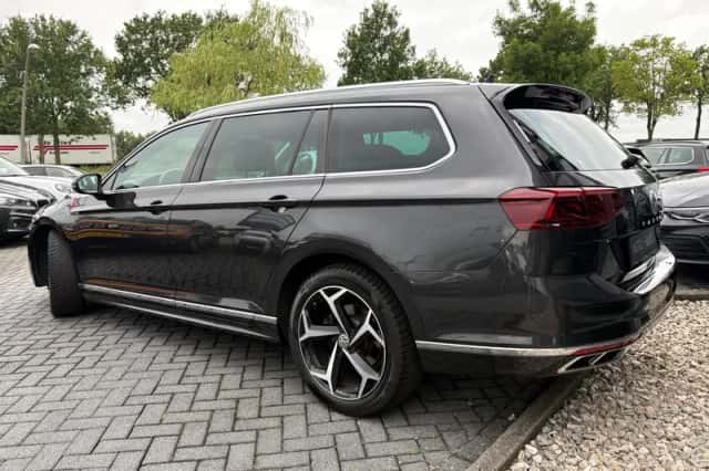 Volkswagen Passat (2020) thumbnail 5
