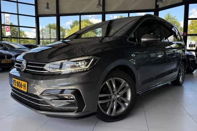 Volkswagen Touran (2017) thumbnail 1