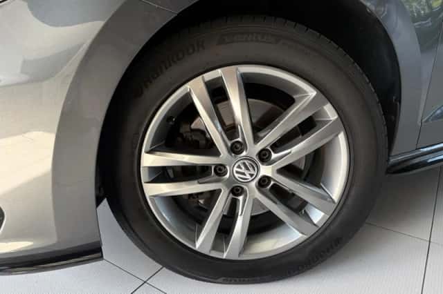 Volkswagen Touran (2017) thumbnail 2