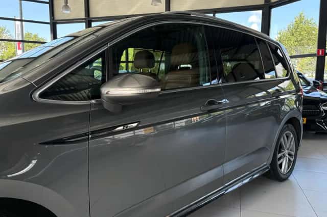 Volkswagen Touran (2017) thumbnail 3