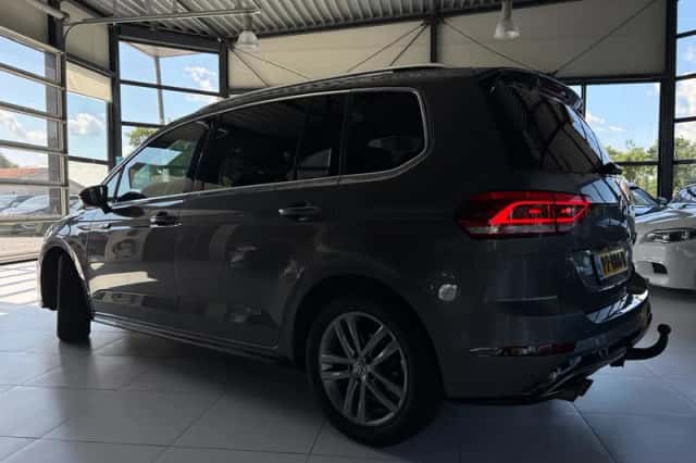 Volkswagen Touran (2017) thumbnail 5