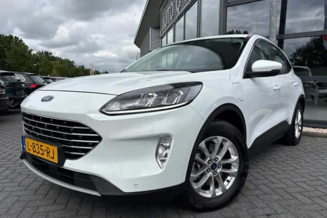 Ford Kuga (2021) thumbnail 1