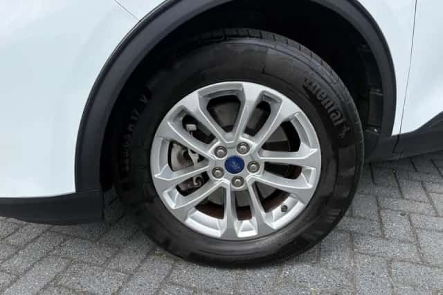 Ford Kuga (2021) thumbnail 2