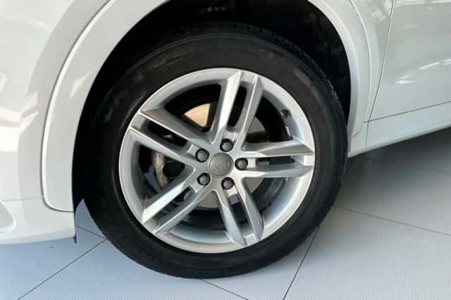 Audi Q3 (2015) thumbnail 3