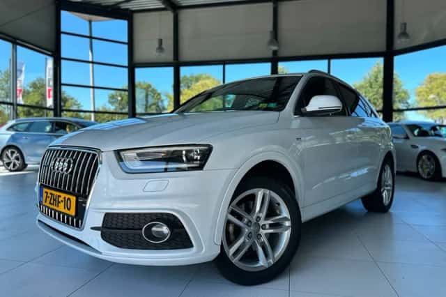 Audi Q3 (2015) thumbnail 4