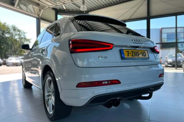 Audi Q3 (2015) thumbnail 6
