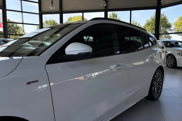 Ford Focus (2023) thumbnail 3