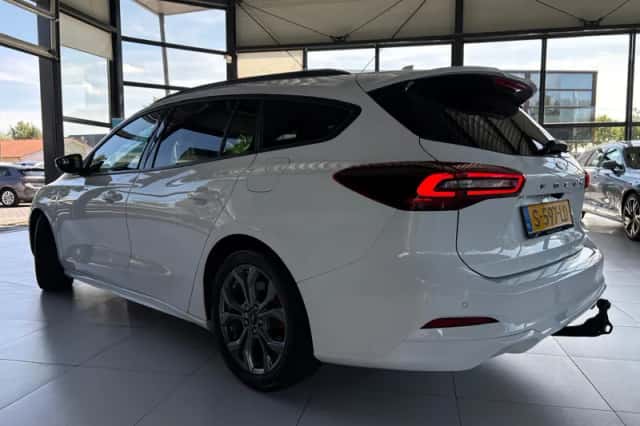 Ford Focus (2023) thumbnail 6