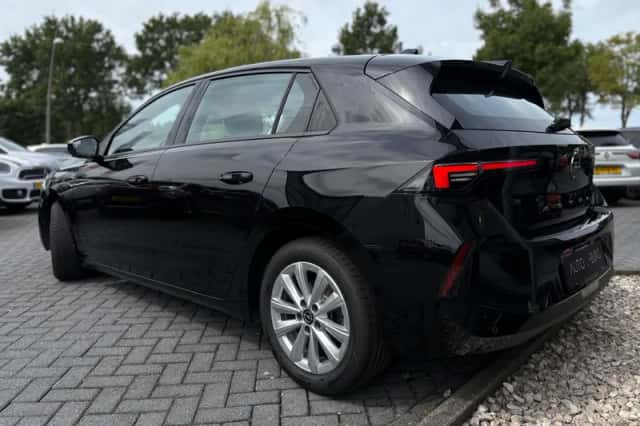 Opel Astra (2023) thumbnail 4