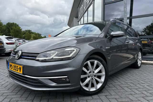 Volkswagen Golf (2017) thumbnail 2