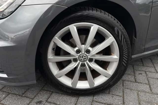 Volkswagen Golf (2017) thumbnail 3