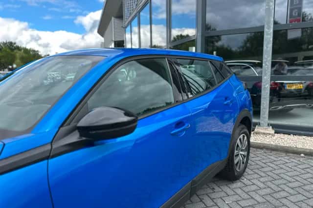 Peugeot 2008 (2023) thumbnail 4