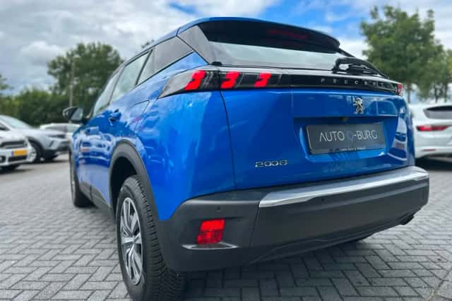 Peugeot 2008 (2023) thumbnail 5