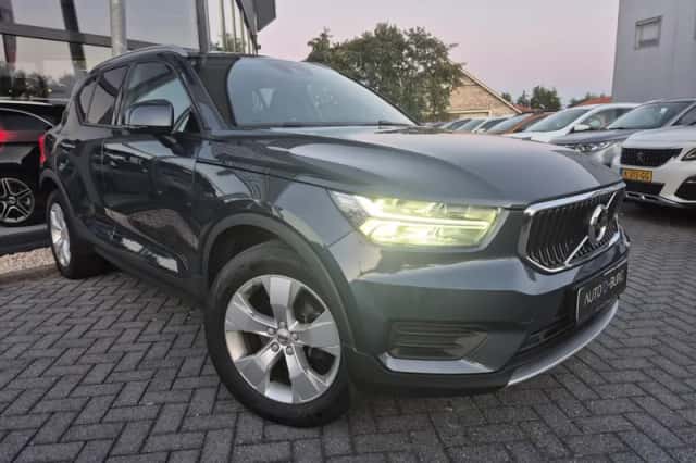 Volvo XC40 (2022) thumbnail 2