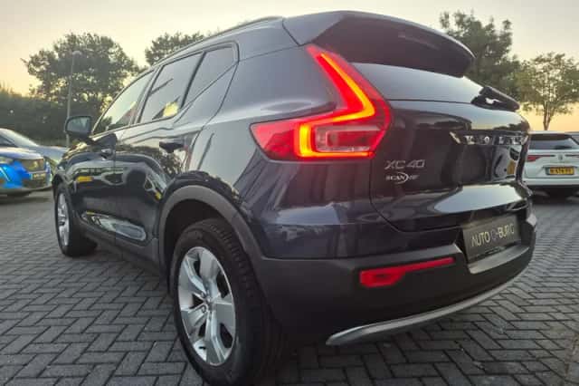 Volvo XC40 (2022) thumbnail 4