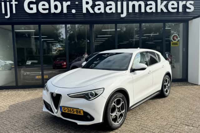 Alfa Romeo Stelvio (2019) thumbnail 2