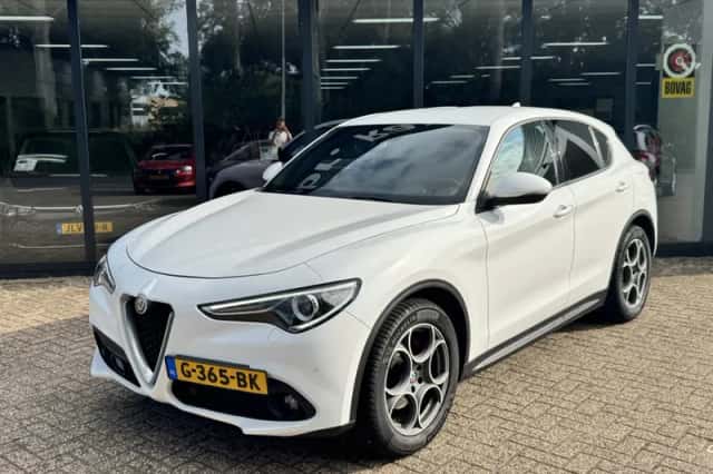 Alfa Romeo Stelvio (2019) thumbnail 3