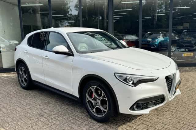 Alfa Romeo Stelvio (2019) thumbnail 5