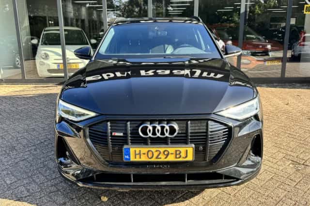 Audi e-tron (2019) thumbnail 3