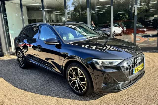 Audi e-tron (2019) thumbnail 4