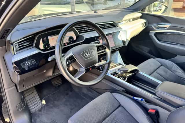 Audi e-tron (2019) thumbnail 5