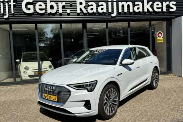 Audi e-tron (2019) thumbnail 1