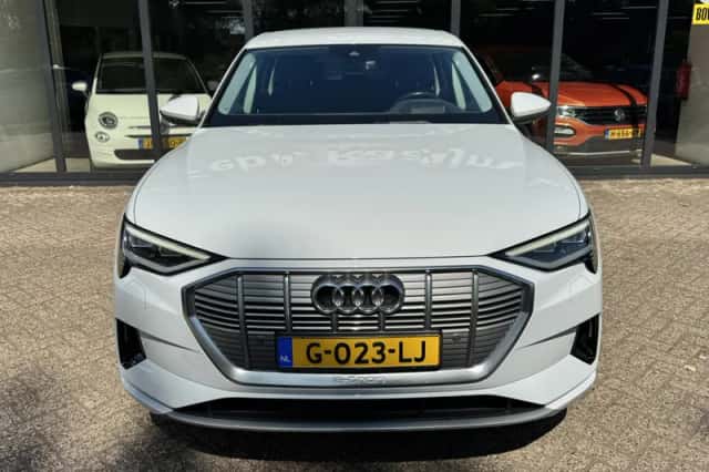 Audi e-tron (2019) thumbnail 3