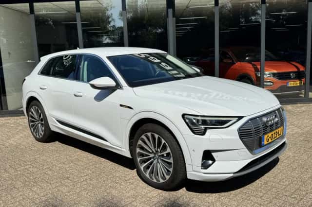Audi e-tron (2019) thumbnail 4
