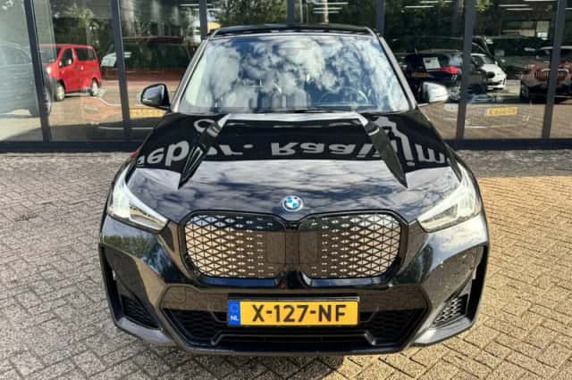 BMW iX1 (2023) thumbnail 4