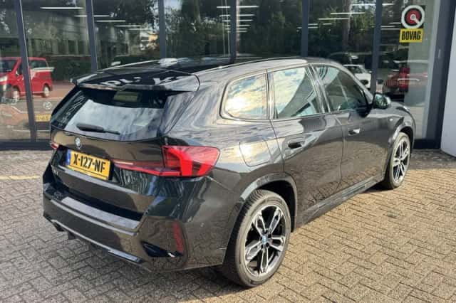 BMW iX1 (2023) thumbnail 5